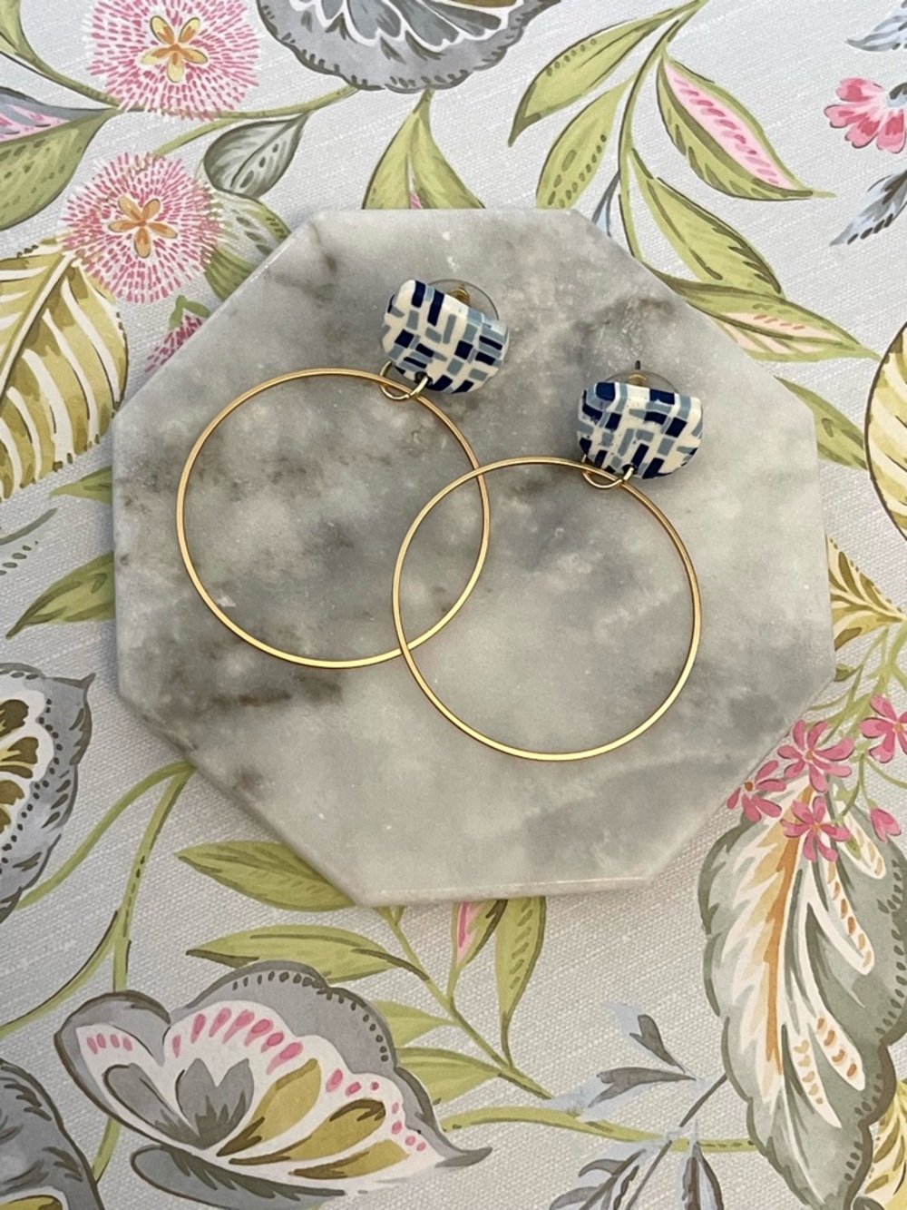 Stitch Fix Blue & White Gold Tone Hoop Pierced Earrings - Picture 3 of 10